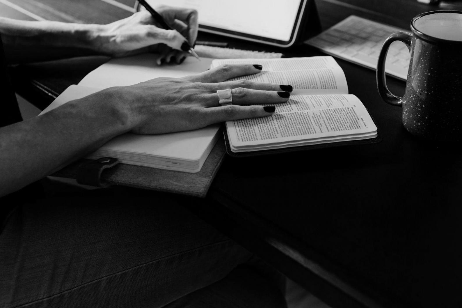 Analyse détaillée d'états financiers avec documents comptables